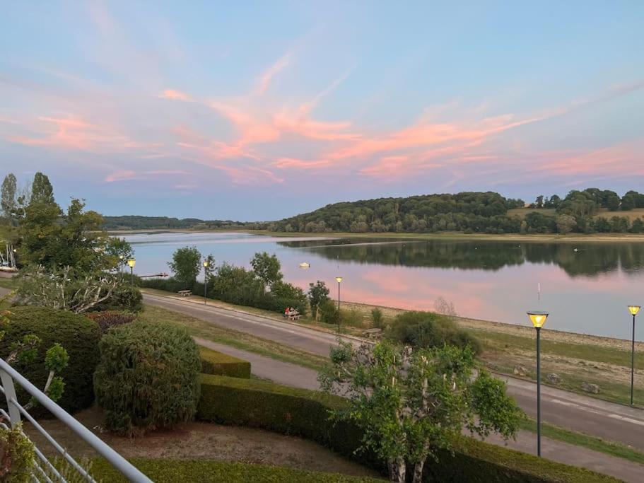 Maison Cadre Paisible Face Au Lac Peigney Экстерьер фото